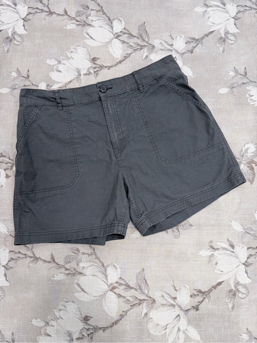 Eddie Bauer Women’s 12 Specialty Dyed Gray Utility Camp Shorts Stretch